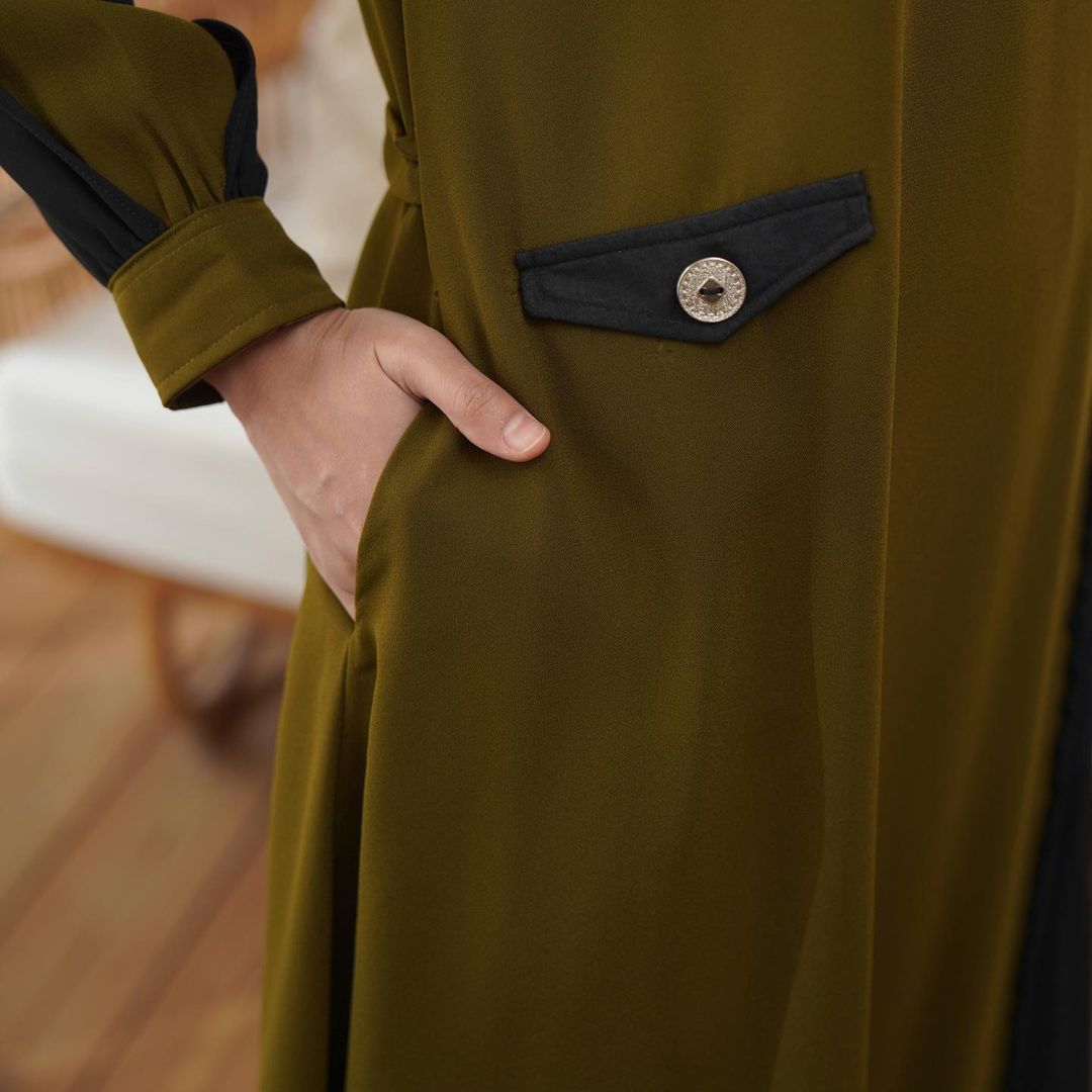 Desert Bloom Abaya | Sophisticated Style